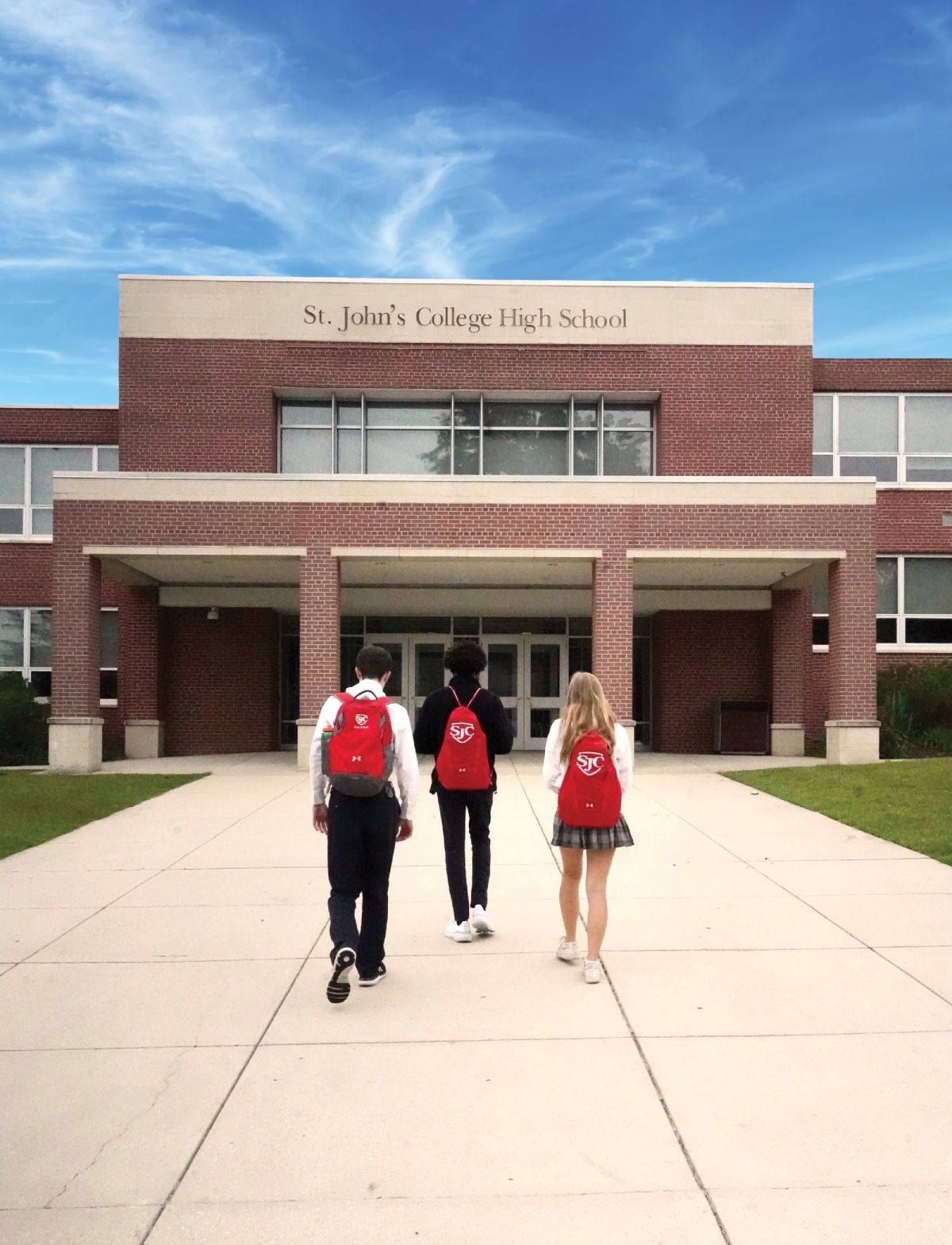 SJC Freshmen with backpacks